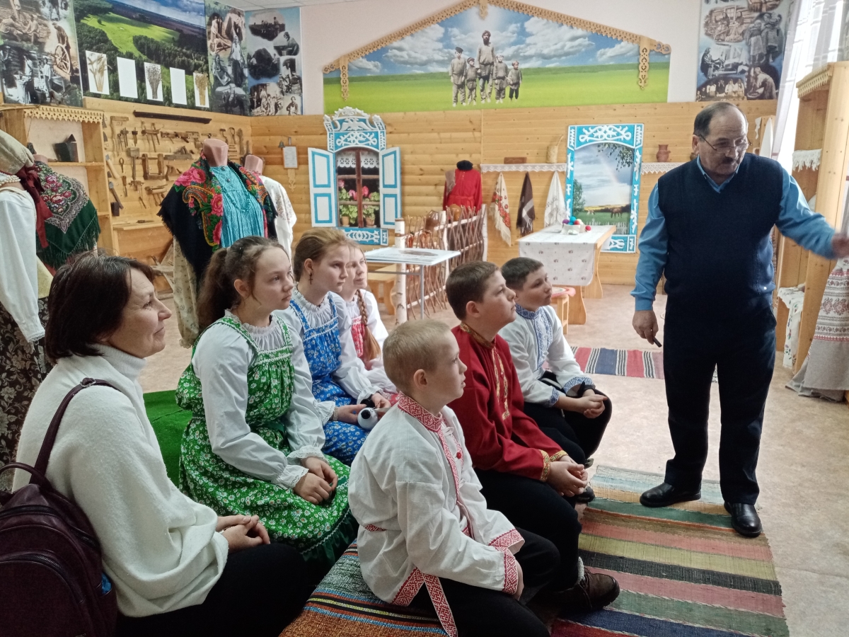 ПРИОБЩАЮТСЯ К СИБИРСКИМ ТРАДИЦИЯМ